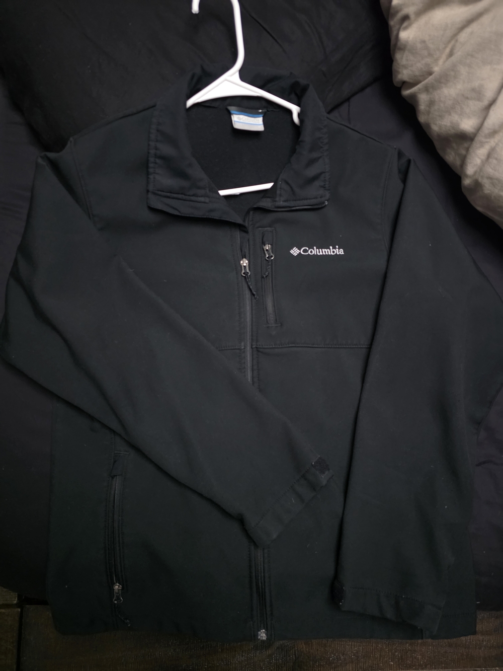 Columbia Men's Black Softshell Performance Jacket